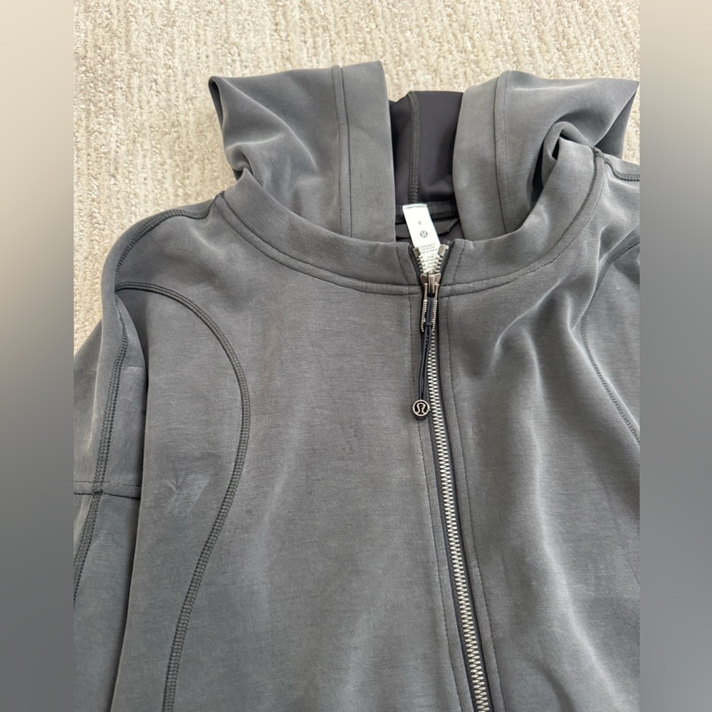 Lululemon zip up size 8 - Picture 2 of 5